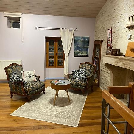 Sous L Olivier Apartment Tusson Ngoại thất bức ảnh